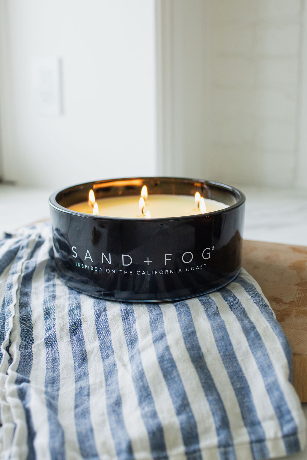 Teakwood Hand-poured 34 oz scented candle