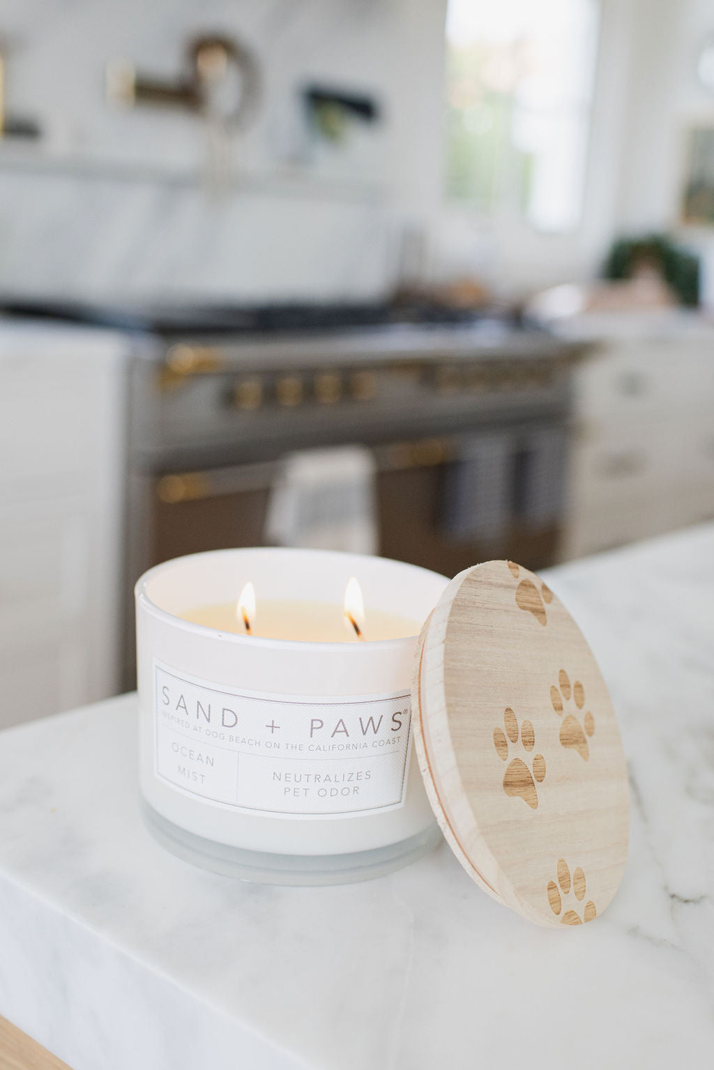 Sand + Paws Ocean Mist Hand-poured 12 oz scented candle