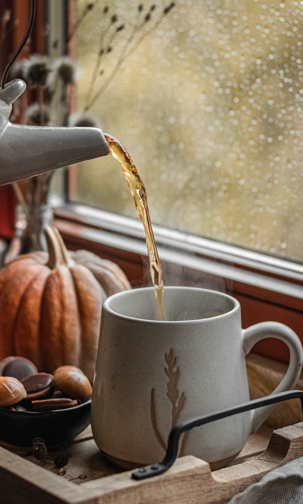 Cozy Amber Hand-poured 12 oz scented candle