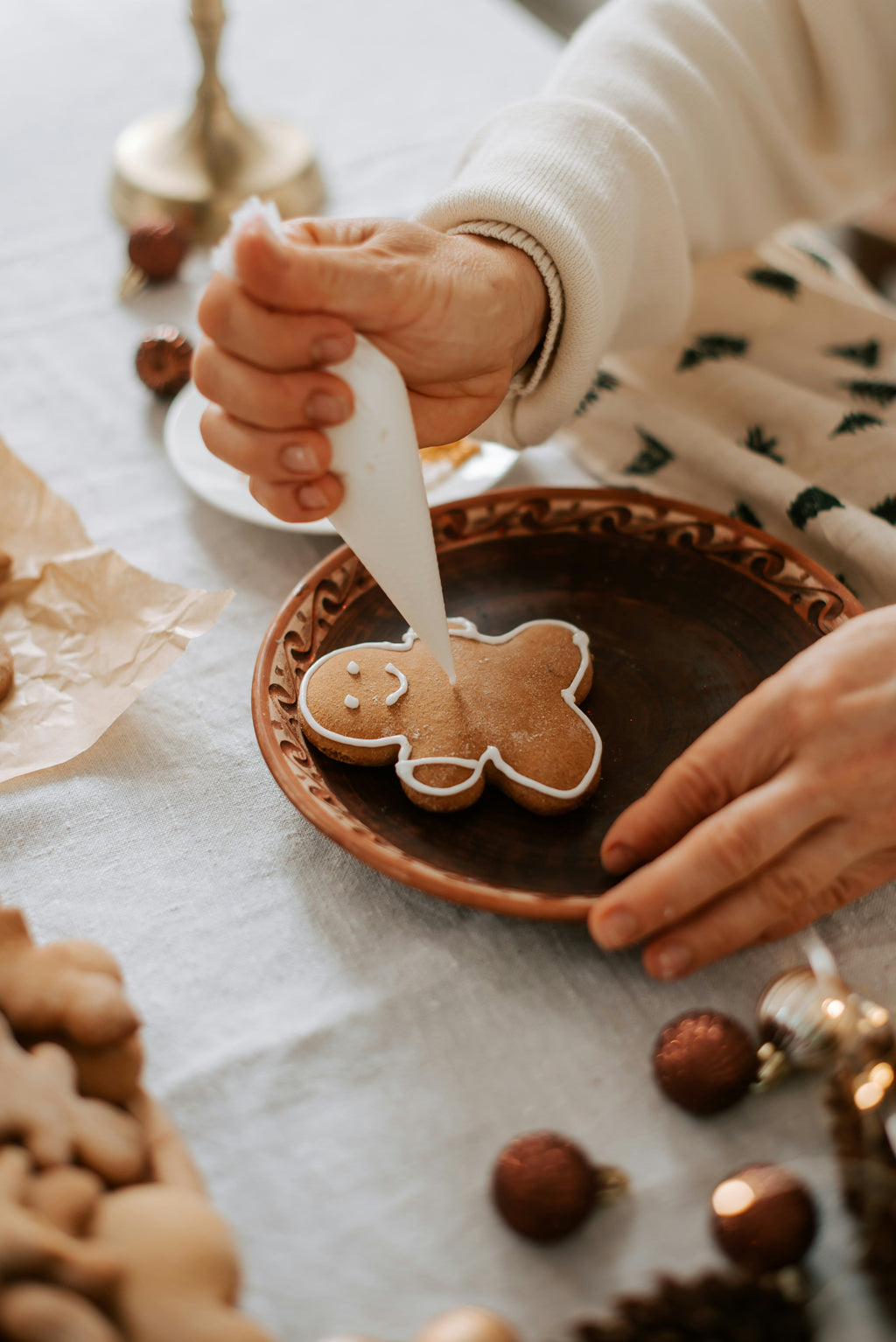 Sand + Paws Spiced Gingerbread Hand-poured 12 oz scented candle