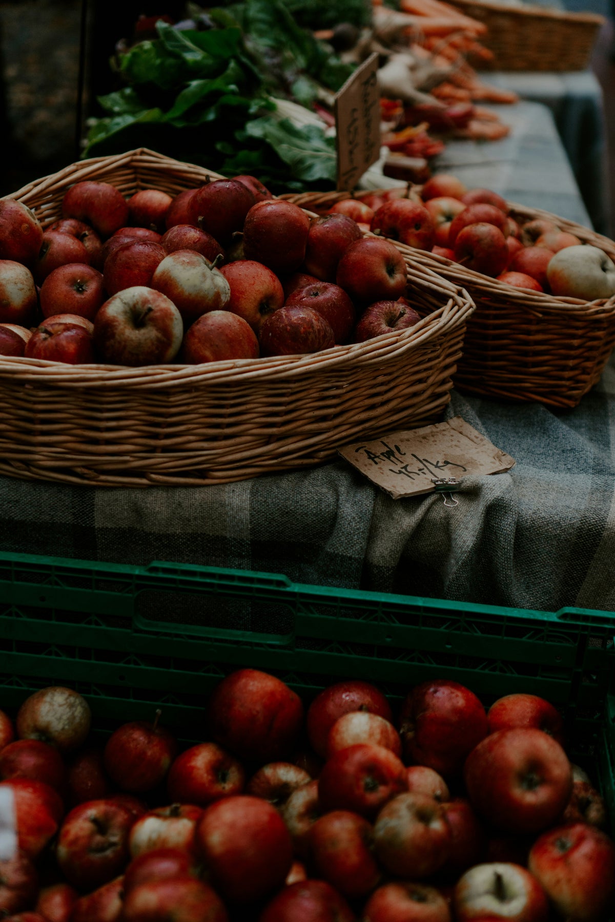 Honeycrisp Harvest Hand-poured 12 oz scented candle
