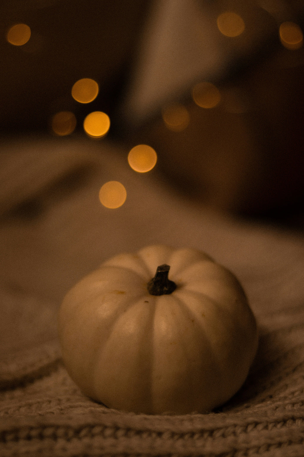 Pumpkin & Vanilla Hand-poured 12 oz scented candle